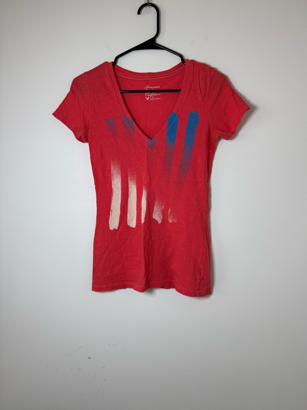 American Eagle Red V Neck Tee Womens Small Graphic Fitted Casual